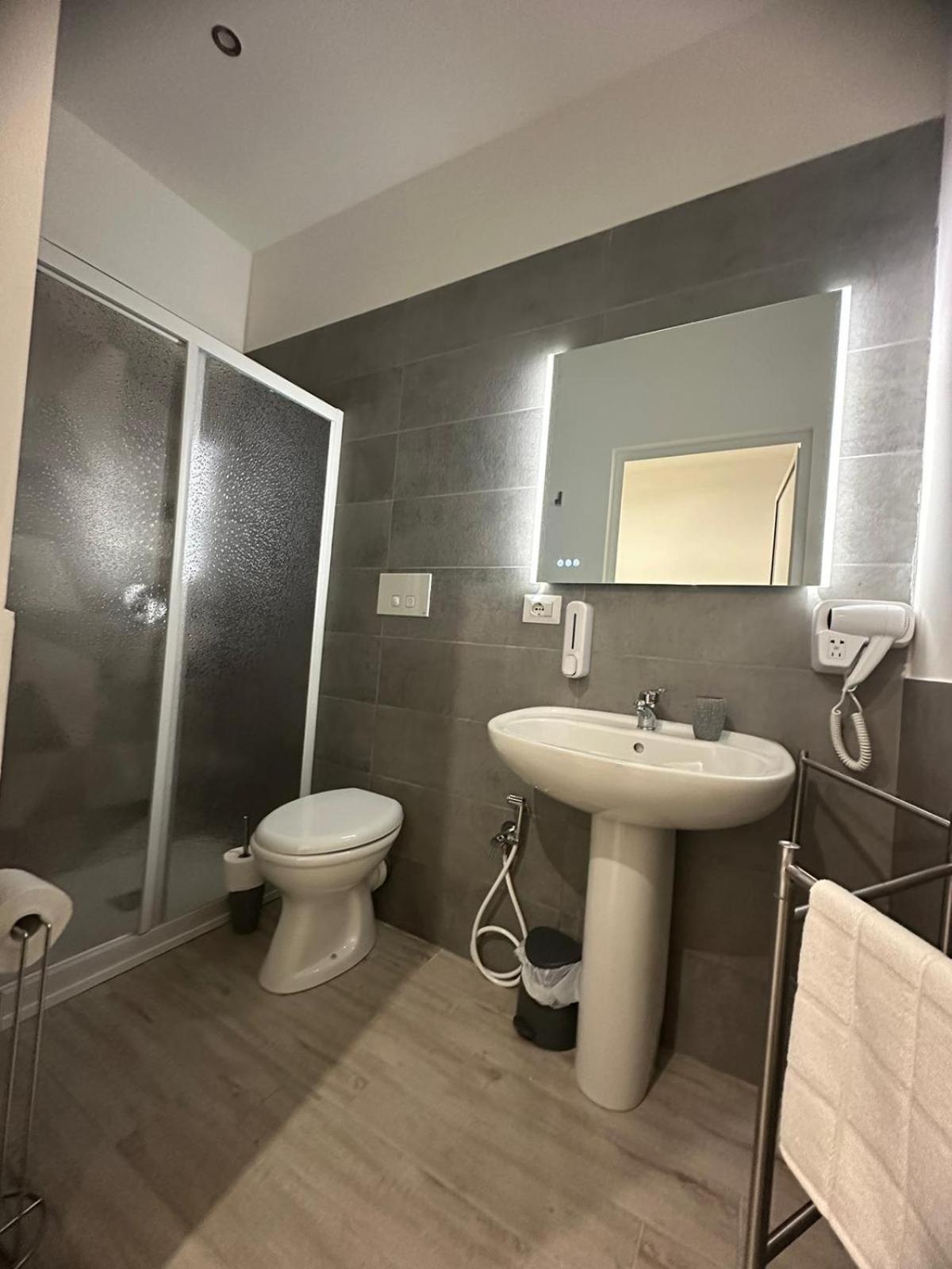 Bari Valona Rooms Eksteriør bilde